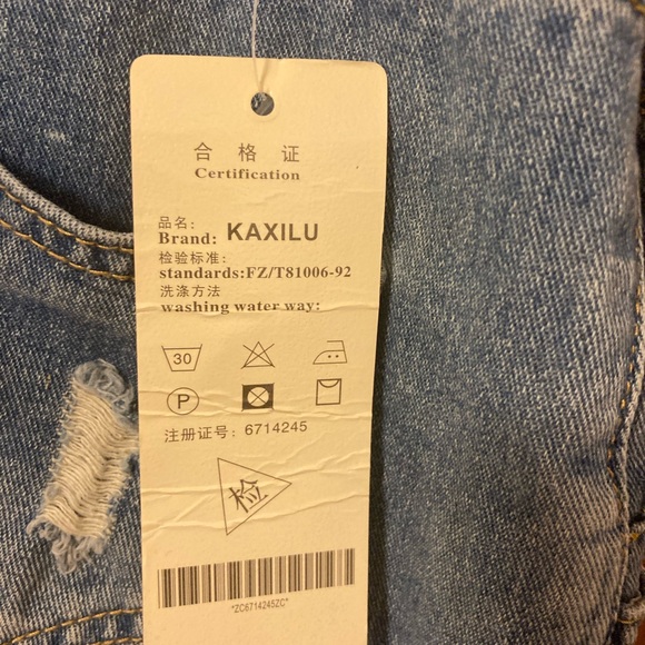 Girls Jean short overalls. Distressed with adjustable straps and stud buttons - Picture 7 of 9